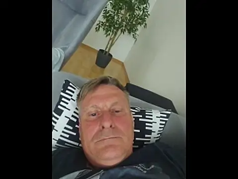 johnnym1 webcam
