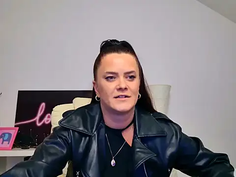 NicolSparkleX live cam on StripChat