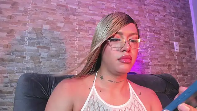 Dreams_Chloe webcam
