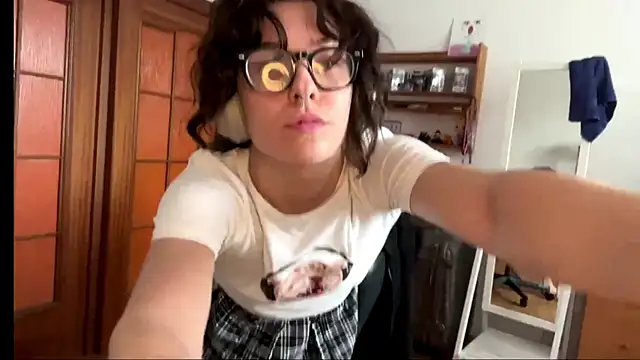 PillowPeachX webcam