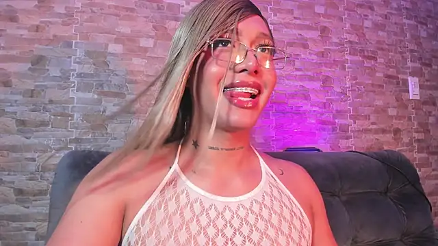 Dreams_Chloe webcam