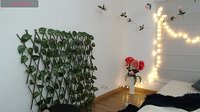 Sarabubbie live cam on StripChat