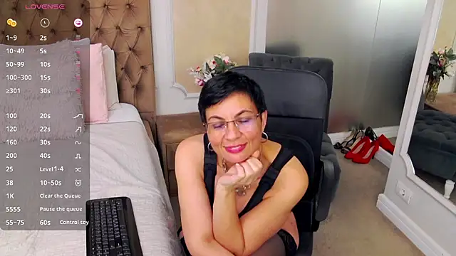 BustyPenellope webcam