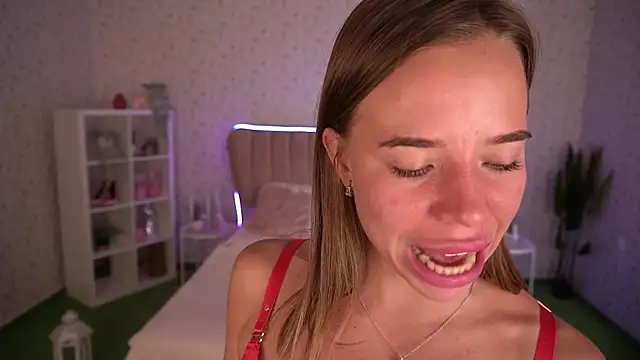 Sexy_Ira live cam on StripChat