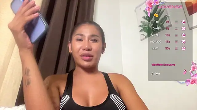 LuciePearl live cam on StripChat