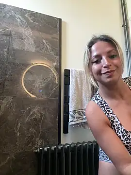 AnissaHale webcam