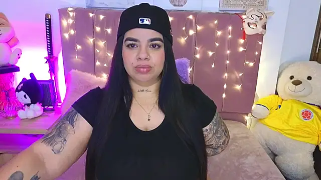 MiahJoness webcam