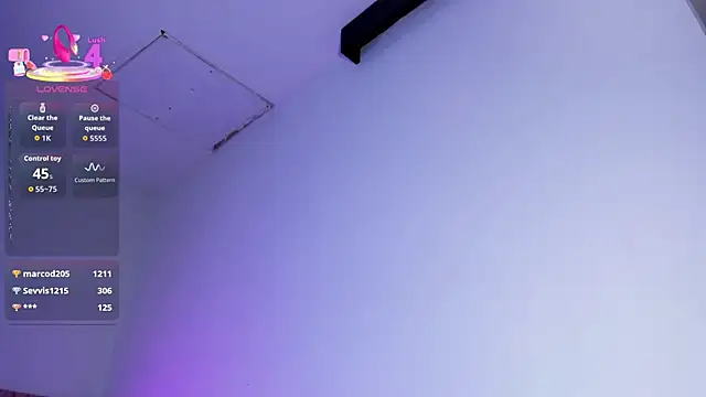 klhoe_boobs webcam