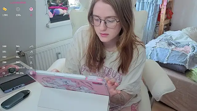 urstripchatgf webcam
