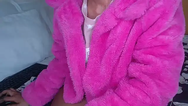 Bella_2025 webcam