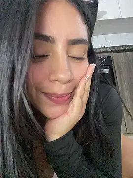Sara-215 live cam on StripChat