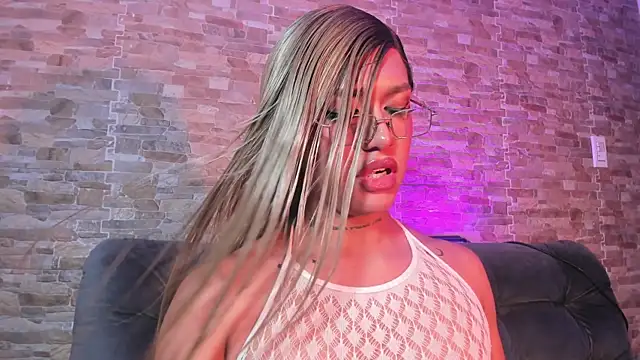 Dreams_Chloe webcam