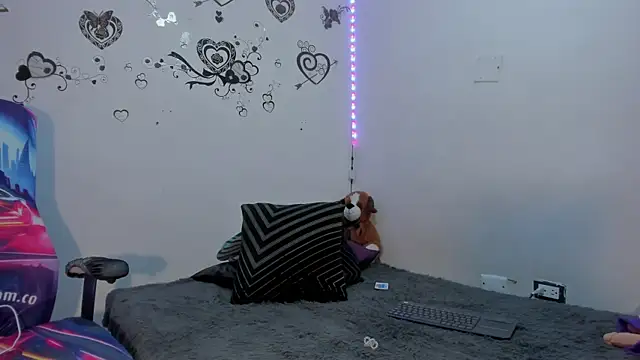 Linisprincehot69 live cam on StripChat