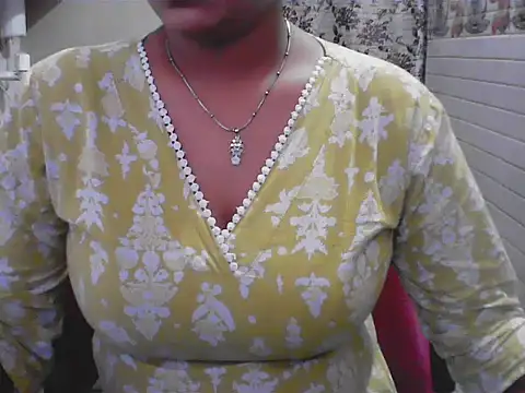 LovingPihu live cam on StripChat