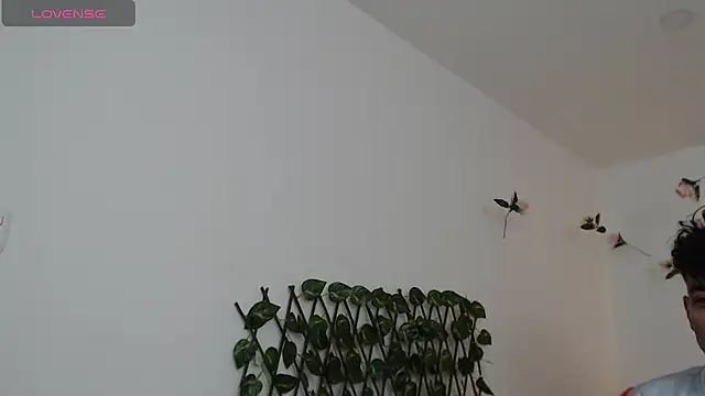 Sarabubbie live cam on StripChat