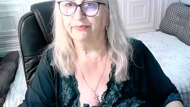 LolkaAlyss live cam on StripChat