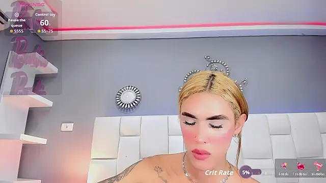 Nikol-hilton live cam on StripChat