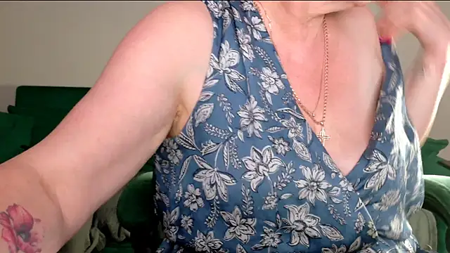 JoannaAndNeighbour live cam on StripChat