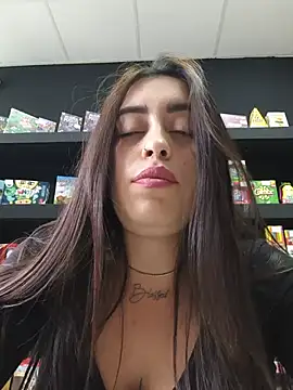 MissNyraSecret webcam