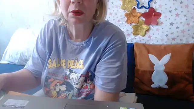 QueenLana webcam