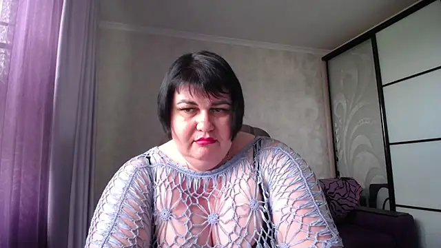 AlluringCurves webcam