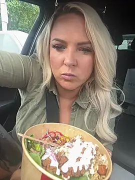 Bustyblondebabe32 webcam