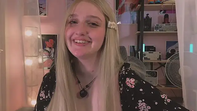 ELLIEJAY webcam