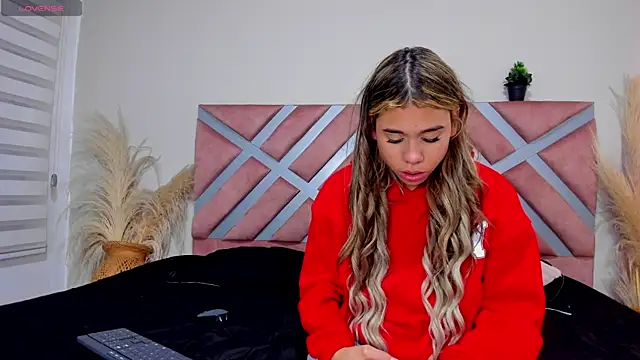 Rachell_criss webcam