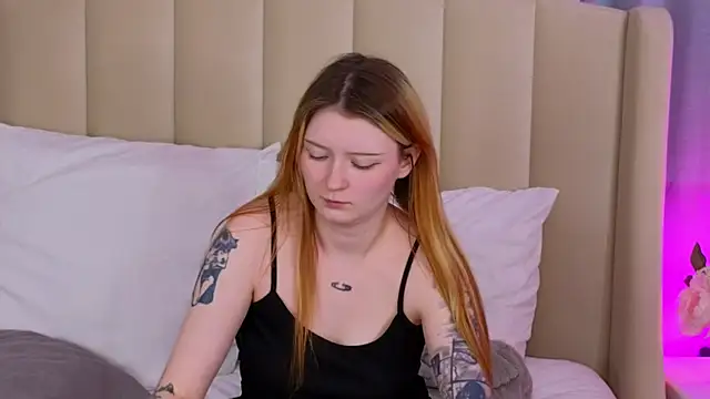 AlyssFrost webcam