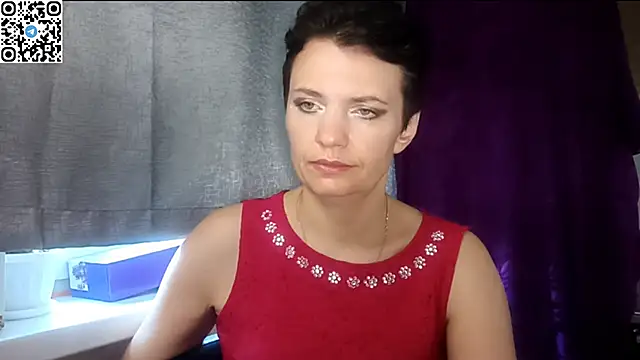 HotMamaQueen234 webcam