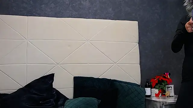 IssaSmith webcam