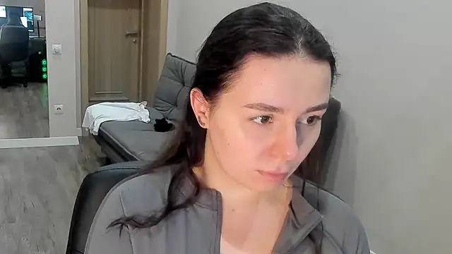 Di_na_Bell webcam