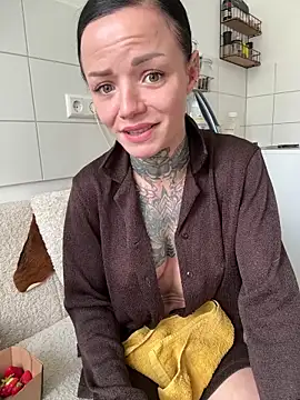 SkinnyLilly webcam