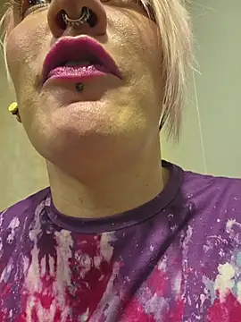 PinkTheHawk webcam