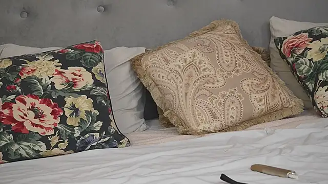 BellaNoirX webcam