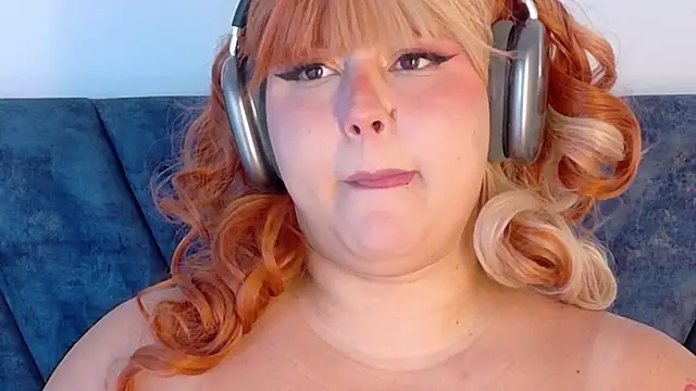 Karmilla_Rosse webcam