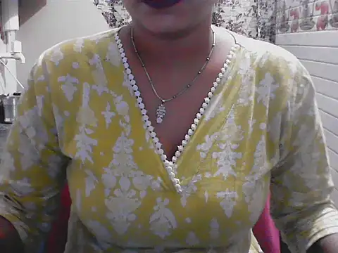 LovingPihu webcam
