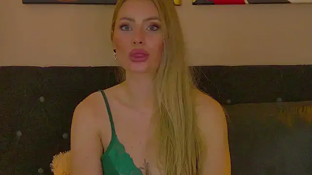 MisshaNight webcam