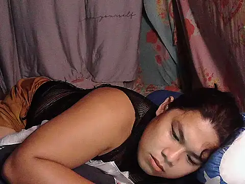 huntrix2025 (M twink) - to build my house and lets have fun