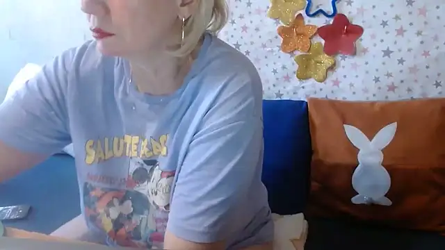 QueenLana webcam