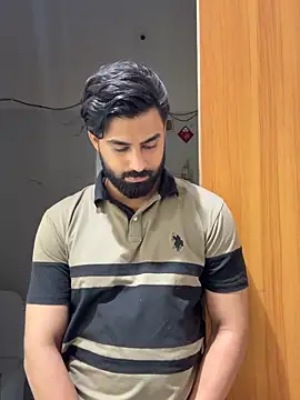 Royalboy_03 live cam on StripChat