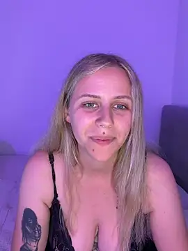 lunawolf21 live cam on StripChat