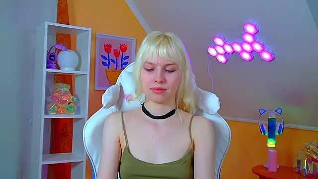 HannahHollis live cam on StripChat