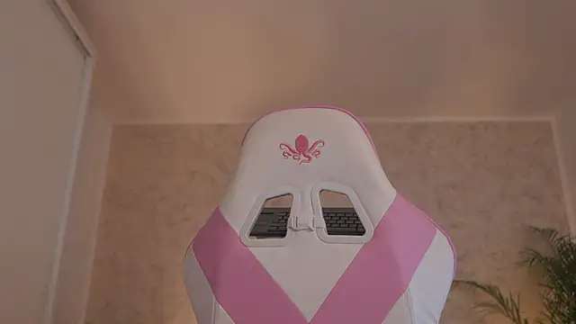 Ava-Diamond webcam