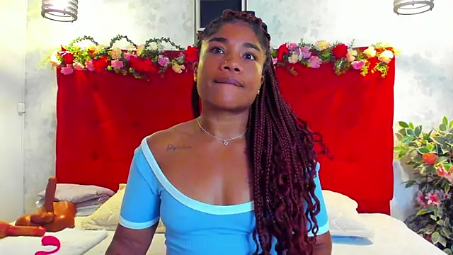 SilvannaFit live cam on StripChat