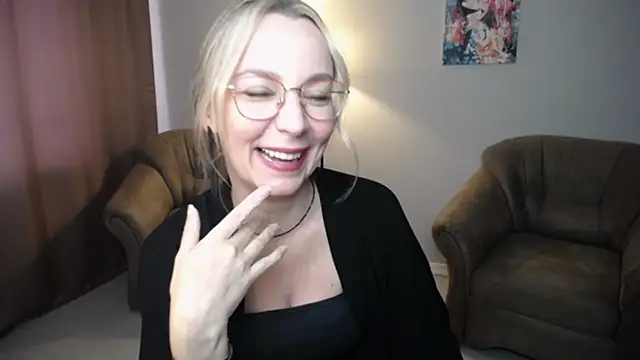 Ava_Elior webcam