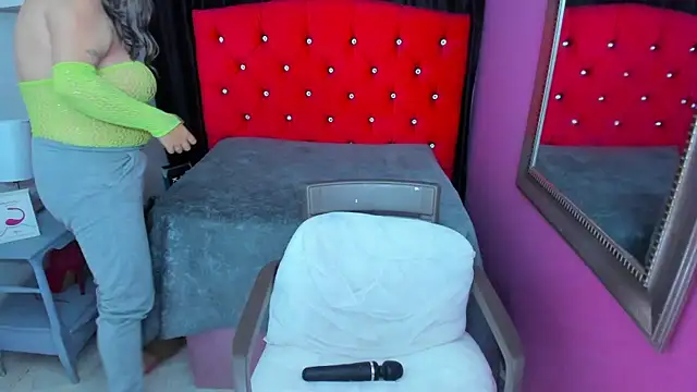 ScarletBigTitties webcam