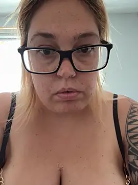 SecretRavenXO webcam