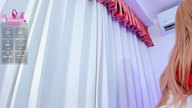 mia_poppy__ webcam