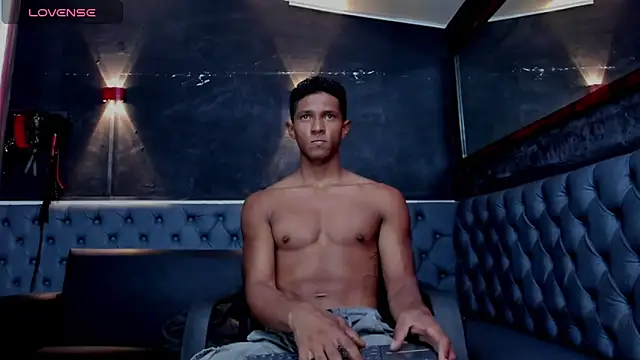 Yoel_Blessed live cam on StripChat